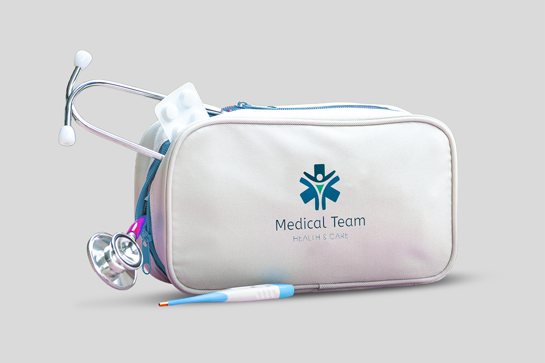 医疗医院医生诊所诊疗包logo样机